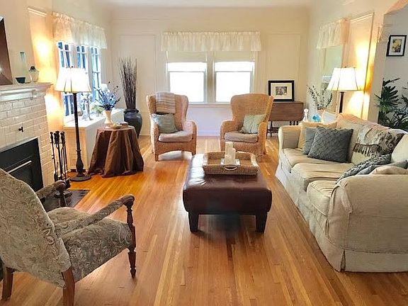 3rd image of 1920 Summit Ave #1
