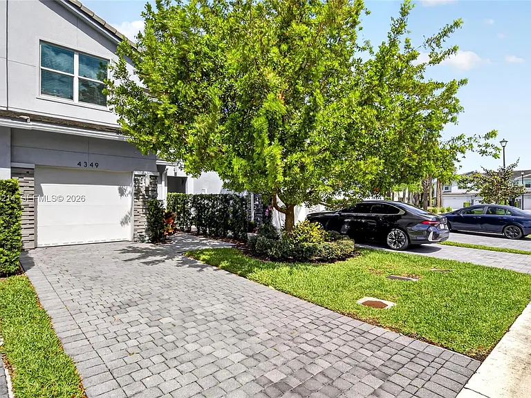 4349 Veleiros Ave — Photo 38