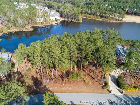82 Broadlake Ln, Spring Lake, NC 28390