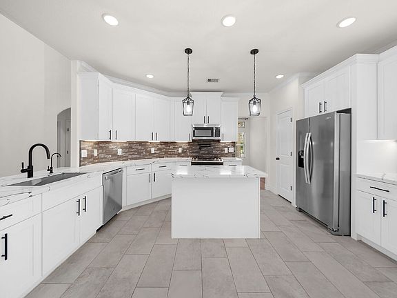 3rd image of 206 Elianne Lace Ct