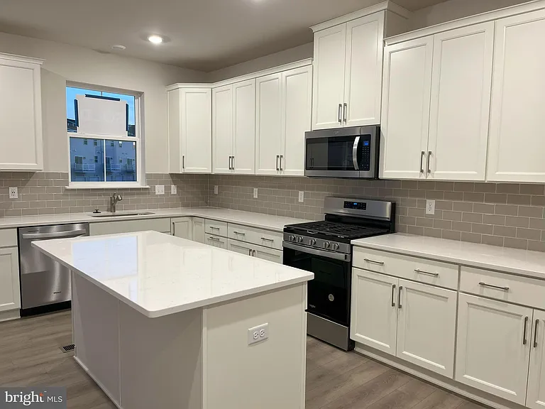 507 Titanium St — Photo 6