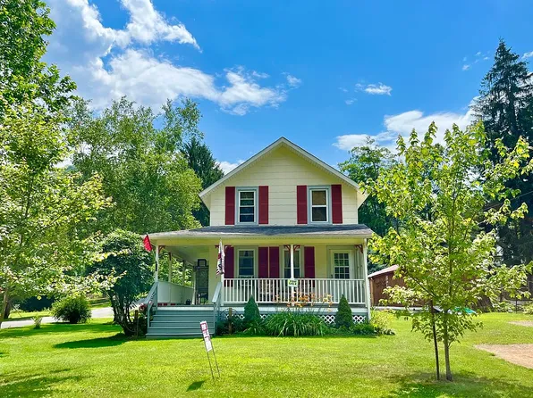 24 State St, Austin, PA 16720