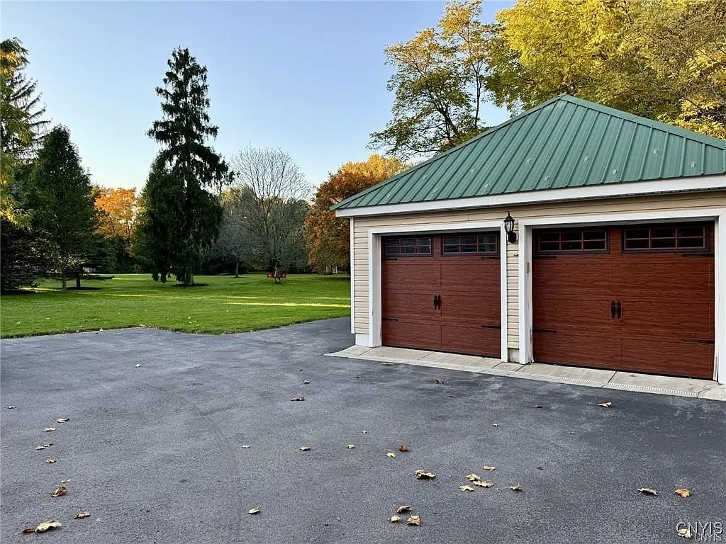 3 bed, 3.5 bath, 2196 sqft, $10,000 — Photo 4