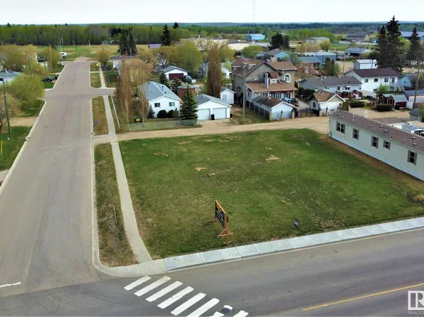 4909 50th St, Gibbons, AB T0A 1N0