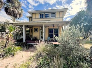 934 7th St, Cedar Key, FL 32625