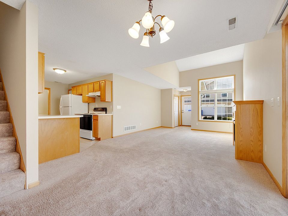 Dining room to foyer view.