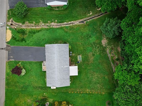 4th image of 213 Cherokee Dr