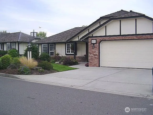 1011 Woolsey #809 photo 1