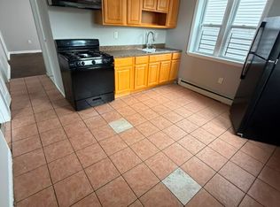 313 Court St #1R, Elizabethport, NJ 07206