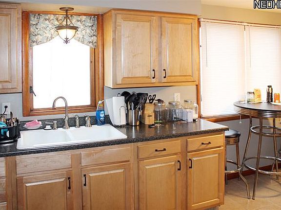 5th image of 1539 Meadowbrook Ave
