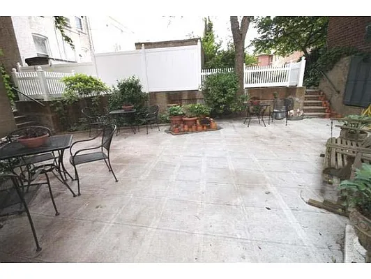 Sold by Compass Realty Central Inc. | media 18