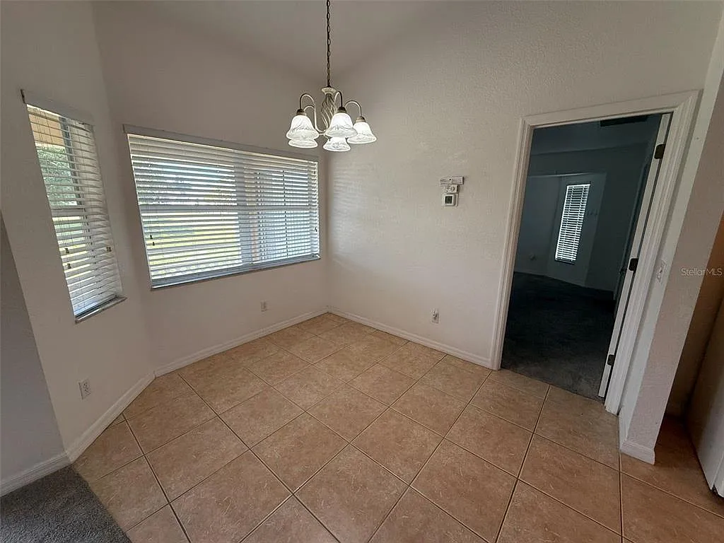 Building Photo - 27097 Paratins Dr