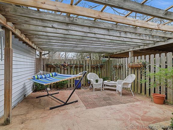 2nd image of 2417 N Country Club Rd