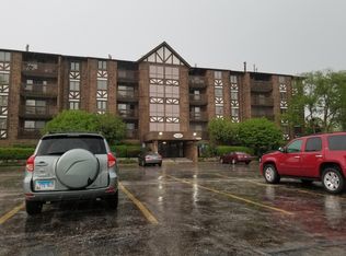 10420 Circle Dr APT 22B, Oak Lawn, IL 60453