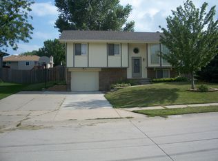 15111 Green Ave, Omaha, NE 68138