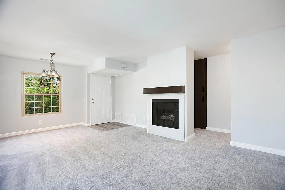2 bed, 881 sqft, $2,950 — Photo 4