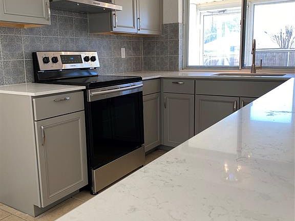 4th image of 3012 Emerald Dr