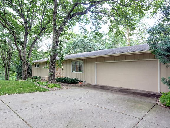 3rd image of 734 Woodland Dr