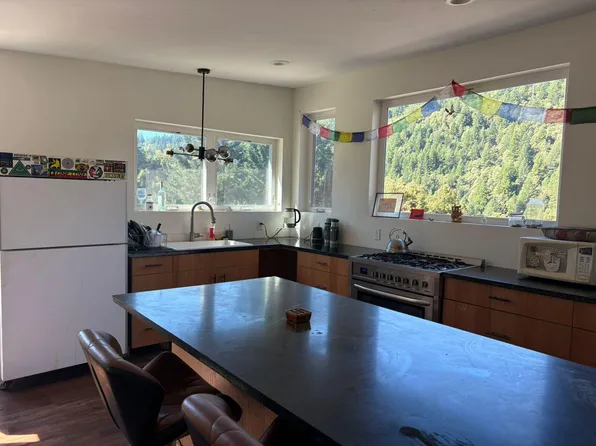 77320 Usal Rd, Whitethorn, CA 95589