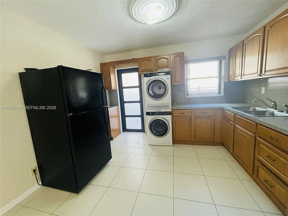 1st image of 1305 NE 2nd Ave #1-2