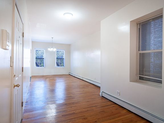 3rd image of 145 Rockaway Ave Unit Penthouse