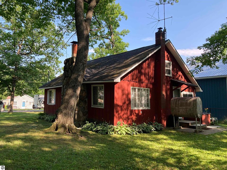 2421 Oakwood Ave, Lupton, MI 48635 Zillow
