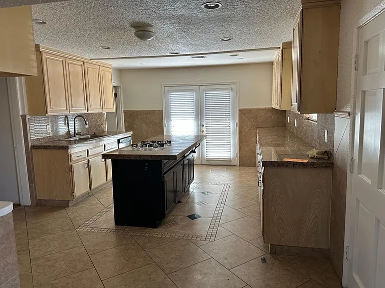 6013 W Laurie Ln — Photo 2