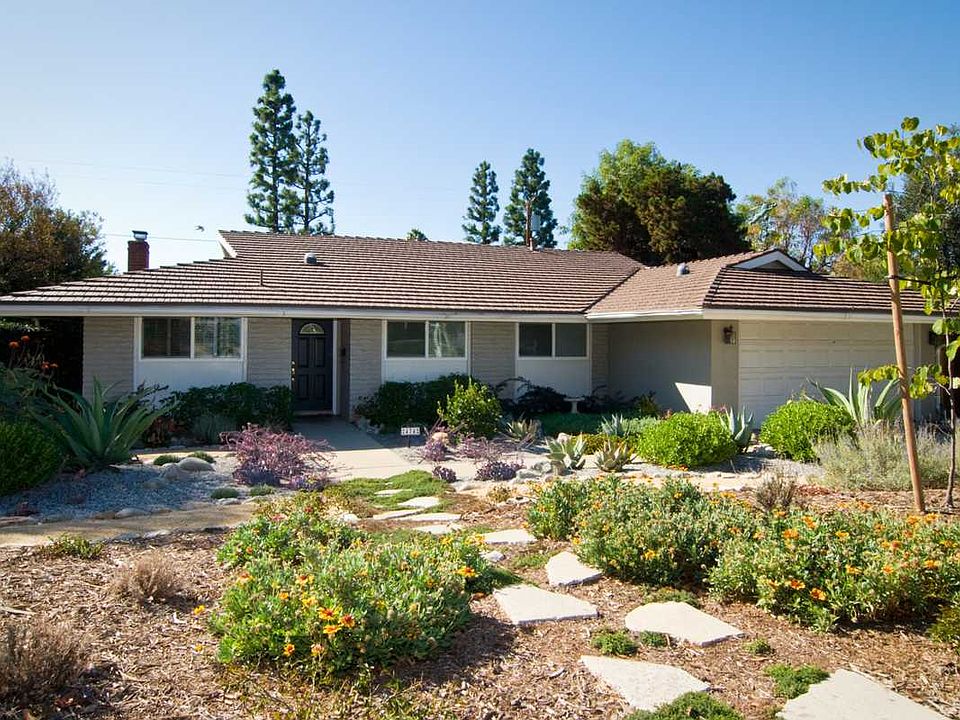 1st image of 474 Chaparral Dr