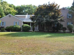 12 Garwaine Dr, Lincoln, RI 02865