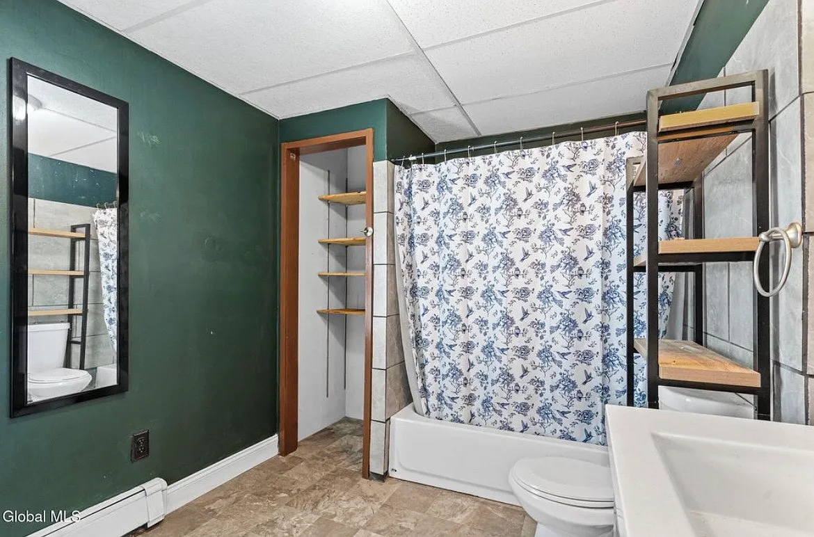 2 bed, $1,200 — Photo 3