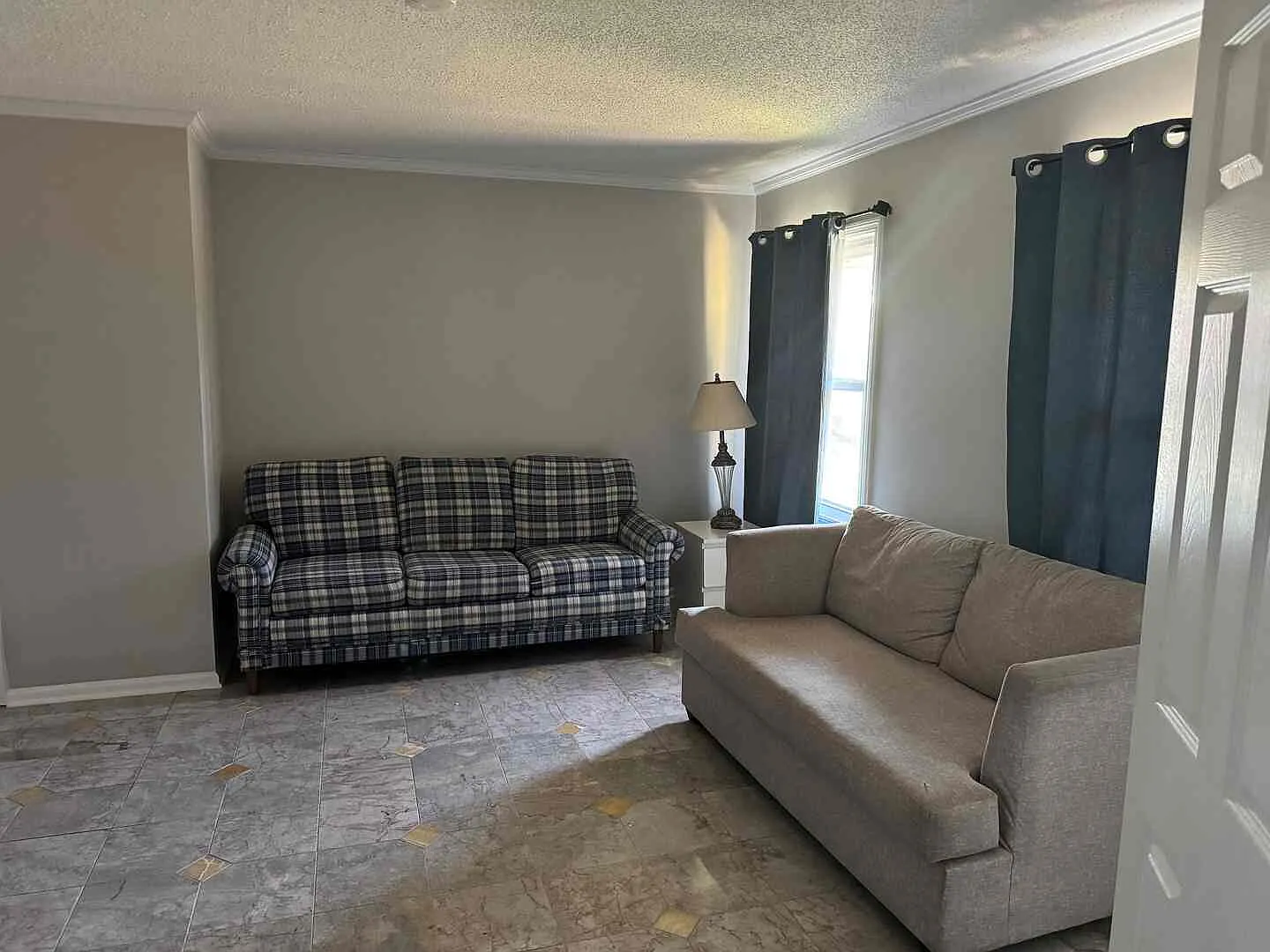 5 bed, 2424 sqft, $2,800 — Photo 3