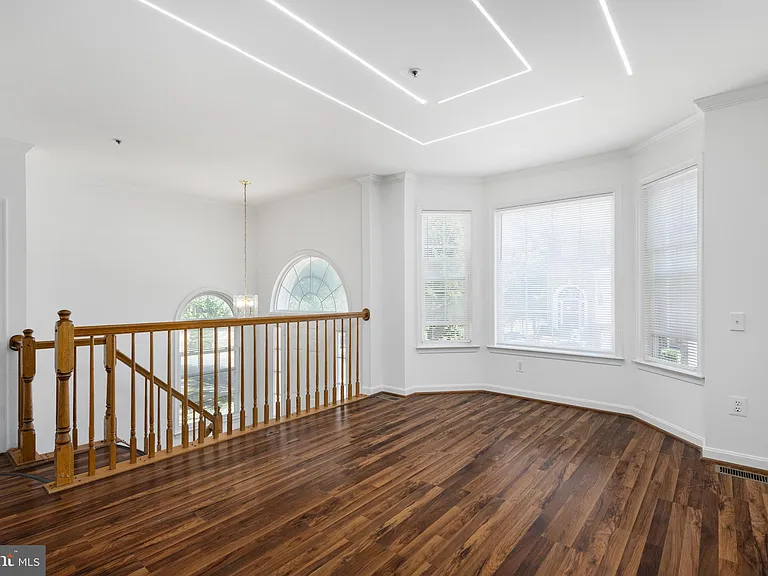 18506 Carriage Walk Cir — Photo 7