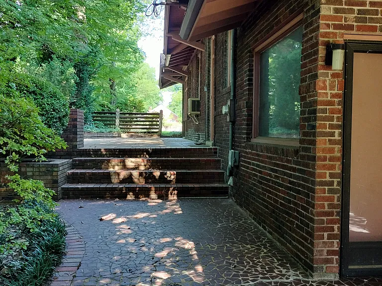 1230 N Highland Ave — Photo 12