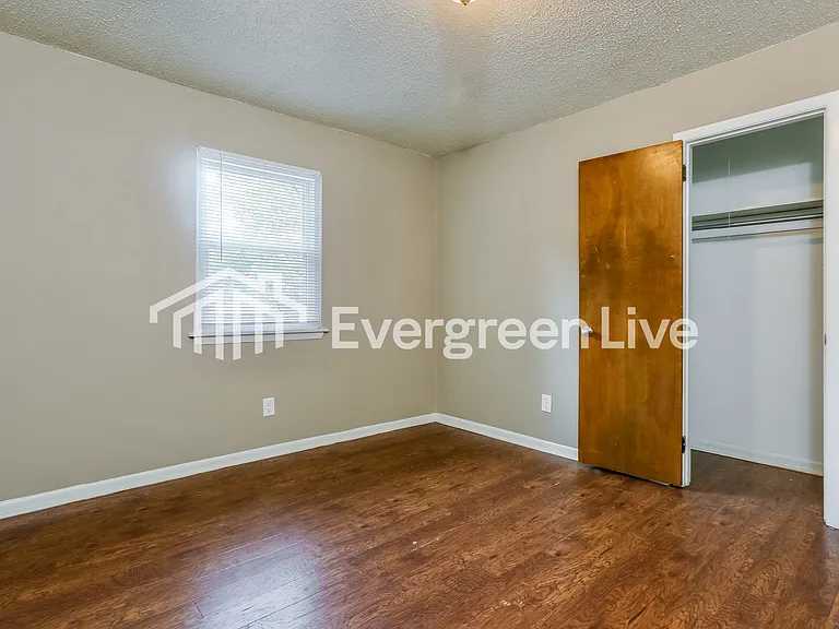 1705 W 58th St — Photo 11