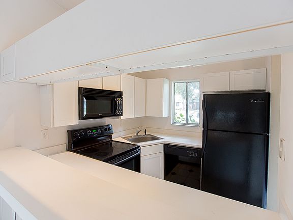 3rd image of 9907 River Crest Ct