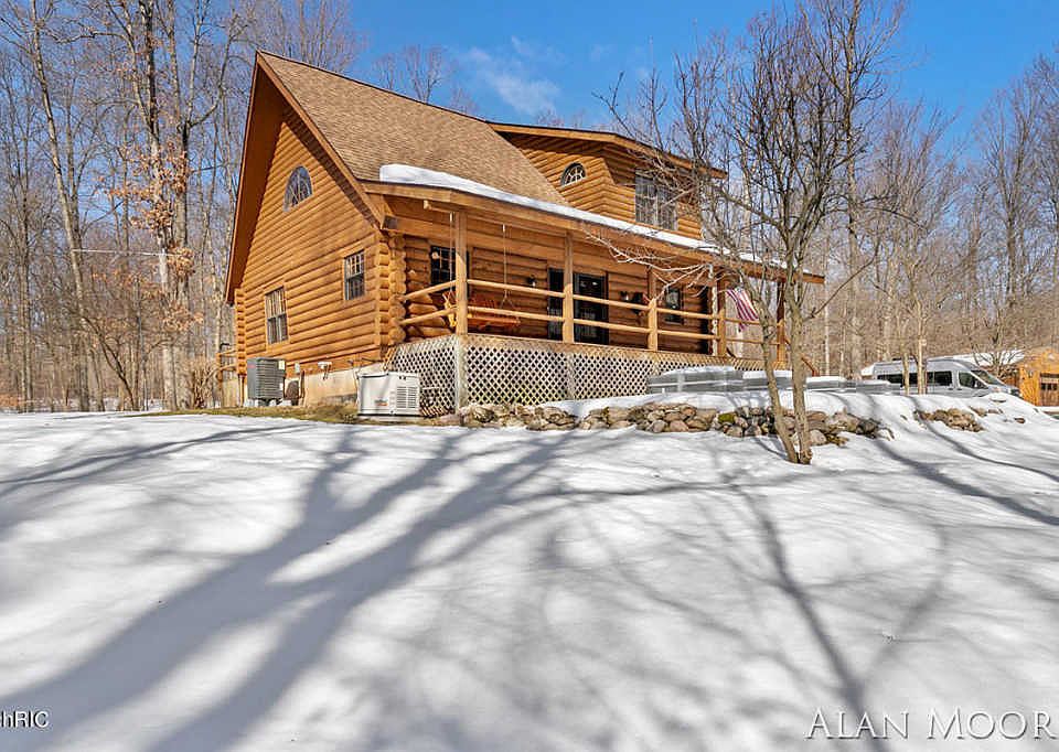 1st image of 17481 Country Ln NE