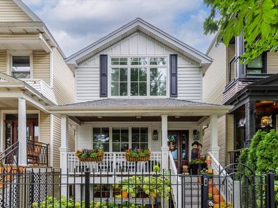 2226 W Barry Ave, Chicago, IL, 60618