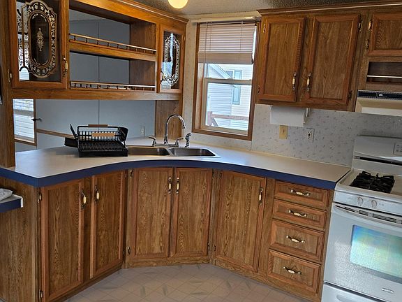 3rd image of 1975 Lancelot Ln