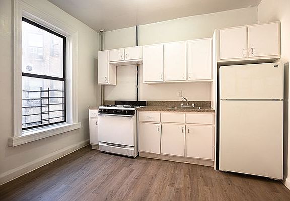 3rd image of 153 Vermilyea Ave APT 4A