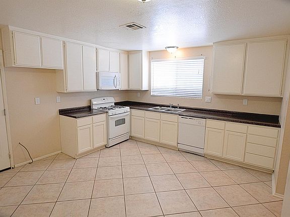 4th image of 10798 Lincoln Ave