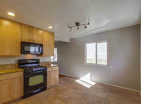 4th image of 1227 Essex St