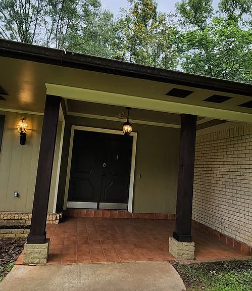2601 Greenwood St — Photo 40