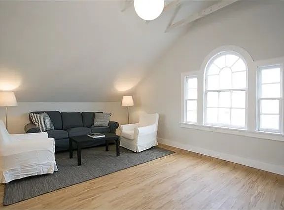 4th image of 2 Park St Ste 3