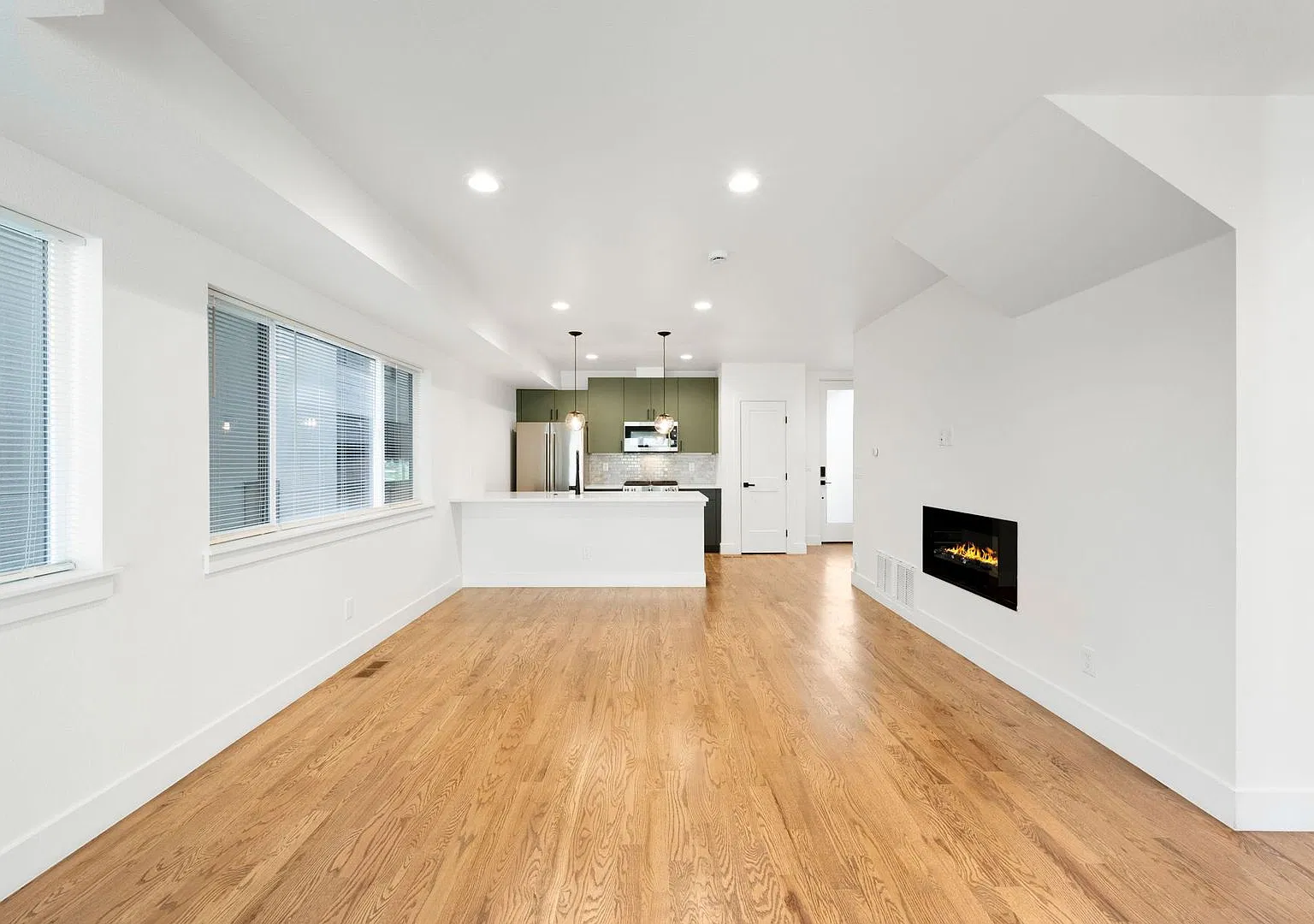Modern 3BD, 3.5BA Sloan's Lake Home with Rooftop Deck and 1-Car Garage — Photo 3