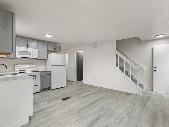 3rd image of 1824 S Cleveland Ave #20948