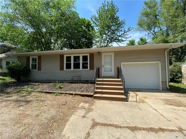 104 N Hughes St, Windsor, MO 65360