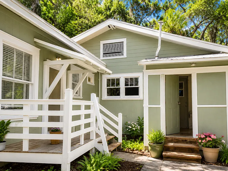1402 NW 6th Pl — Photo 7