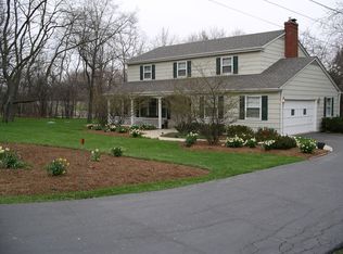 301 Homewood Ln, North Barrington, IL 60010