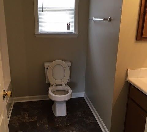 4th image of 262 Blue Pool Dr