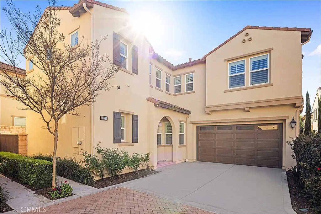4 bed, 2121 sqft, $5,600 — Photo 1